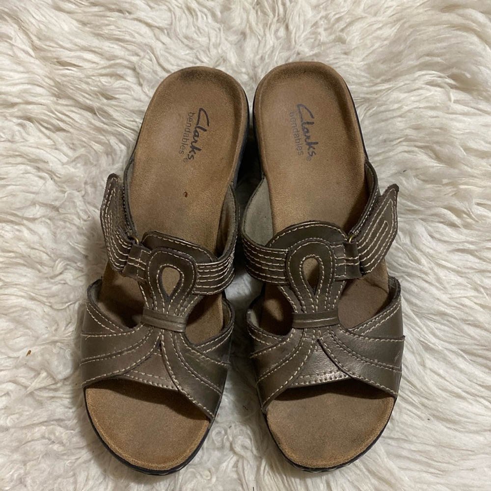 Clarks Bendables Pewter Metallic Gold Slip On Leather Wedge Sandal Size 8.5